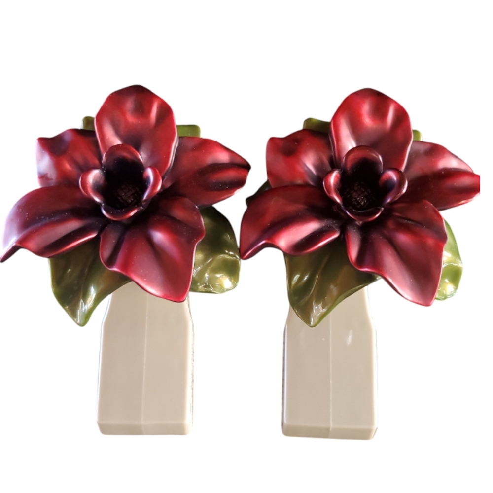 Wallflowers Retired Poinsettias Set of Two